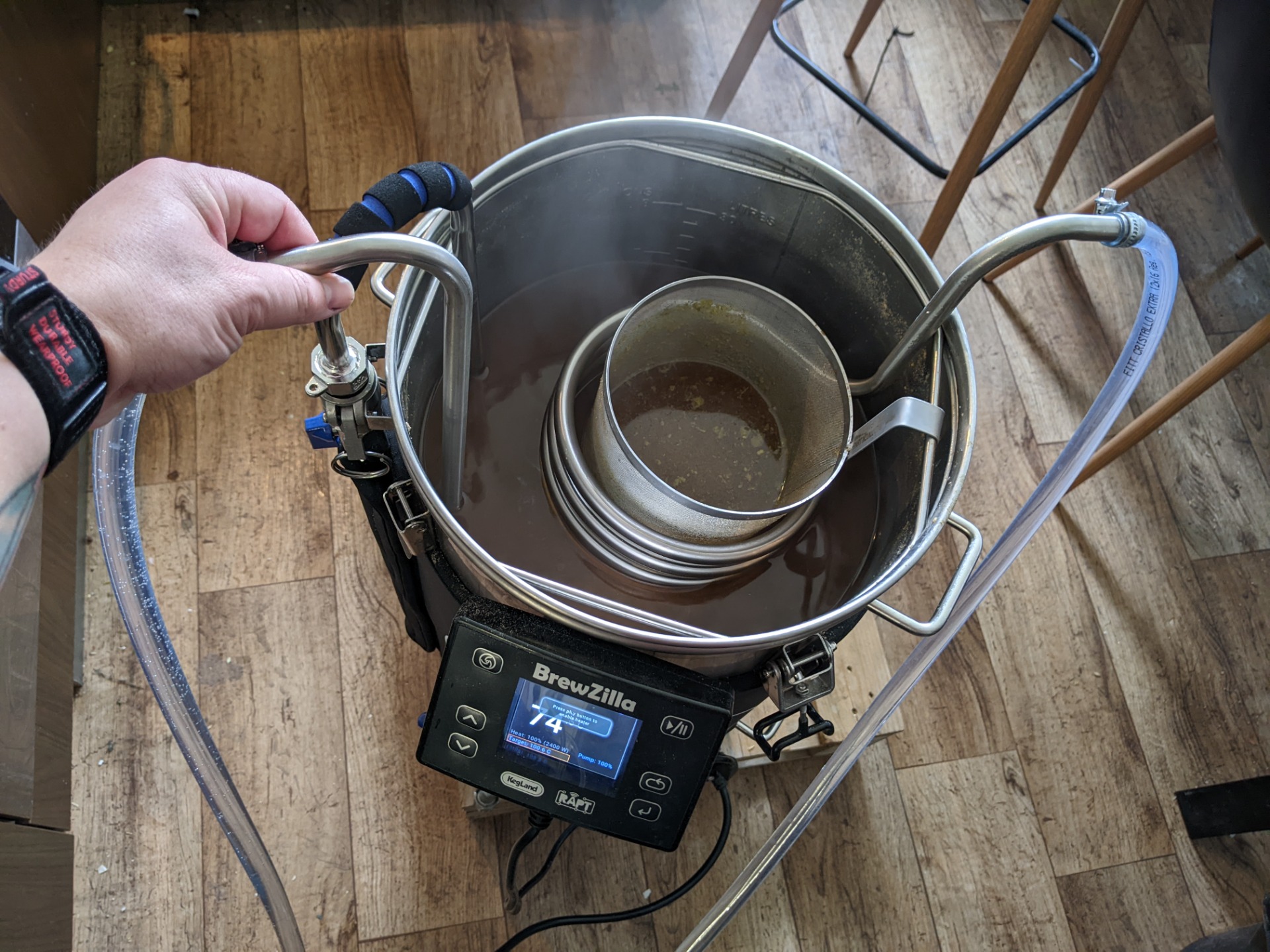 Chlazení mladiny a lom hladiny